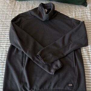 Women’s Mountain Hardwear fleece turtleneck